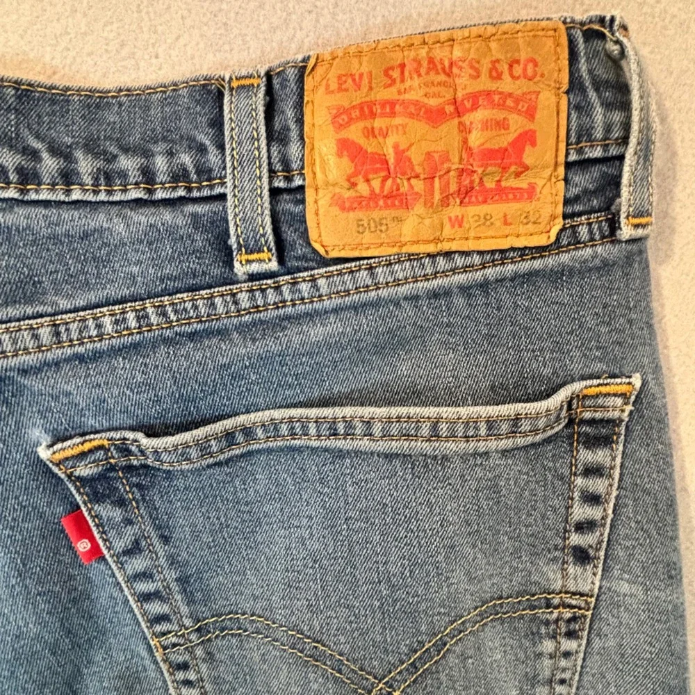 Levis 505 Regular Fit Straight Leg Jeans Mens 38x32 Medium Wash Denim 00505-1620